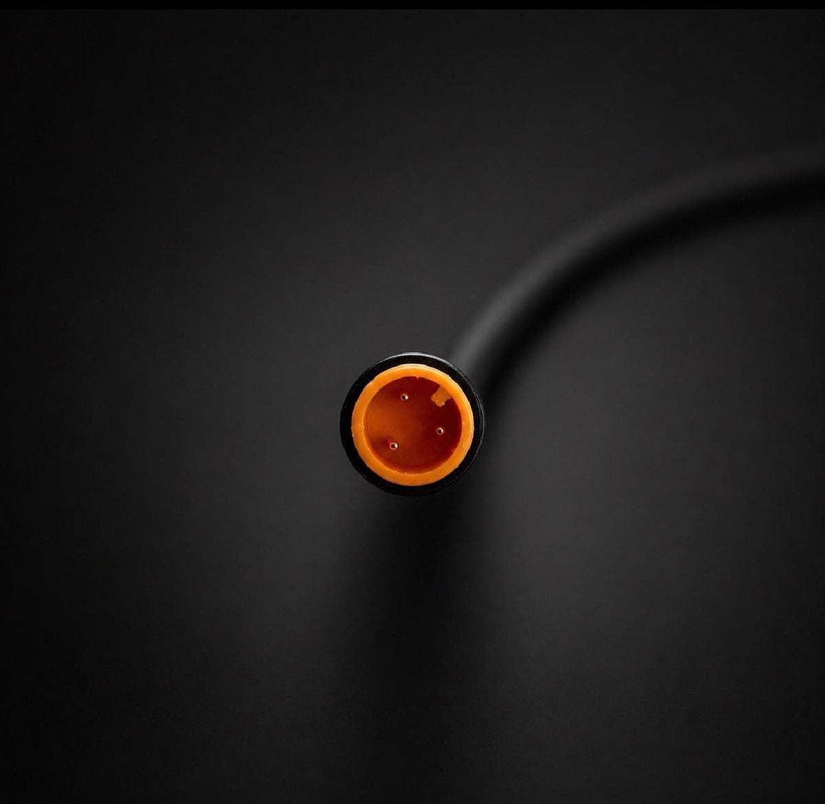Close-up of the AMP CNC throttle 3-pin connector