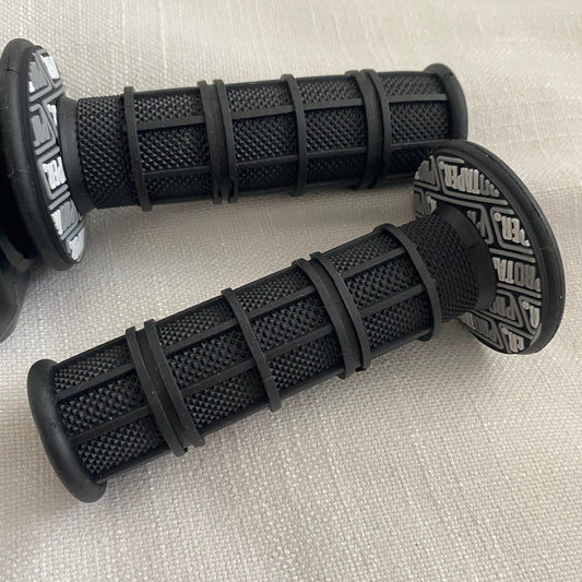 AMP Silicone MX Grips fitted detail